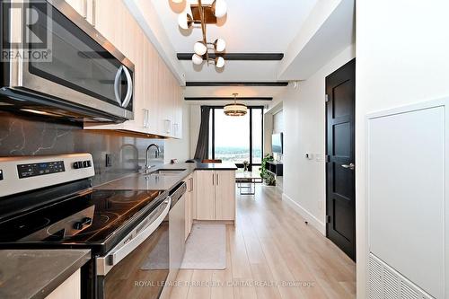 2001 - 145 Columbia Street W, Waterloo, ON - Indoor Photo Showing Kitchen