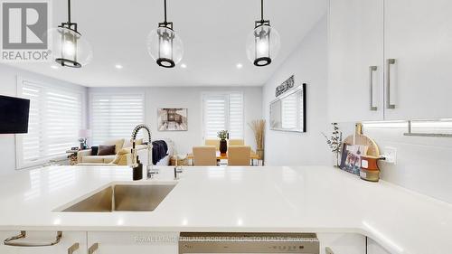 107 - 175 Doan Drive, Middlesex Centre (Kilworth), ON - Indoor Photo Showing Kitchen