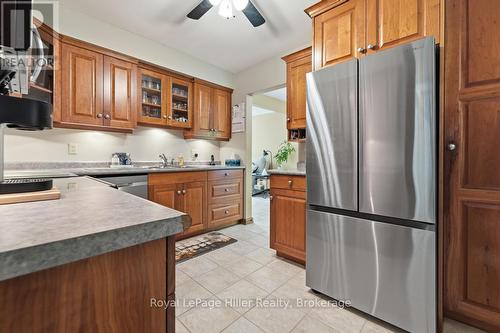58 Kemp Crescent, Stratford, ON - Indoor Photo Showing Kitchen
