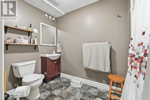 58 Kemp Crescent, Stratford, ON - Indoor Photo Showing Bathroom