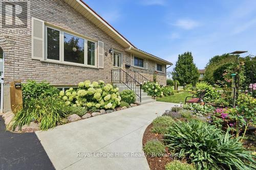 58 Kemp Crescent, Stratford, ON - Outdoor