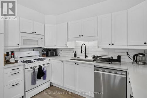 2615 Foxmeadow Road, Peterborough (Ashburnham Ward 4), ON - Indoor Photo Showing Kitchen