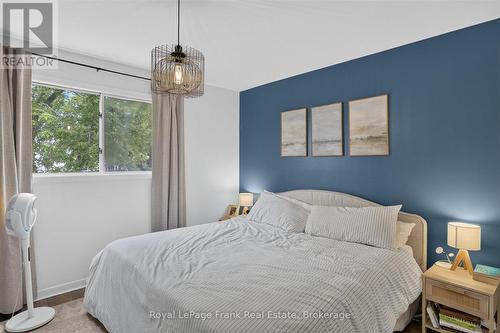 2615 Foxmeadow Road, Peterborough (Ashburnham Ward 4), ON - Indoor Photo Showing Bedroom