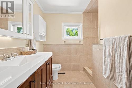 47 South Beech Street, Uxbridge, ON - Indoor Photo Showing Bathroom