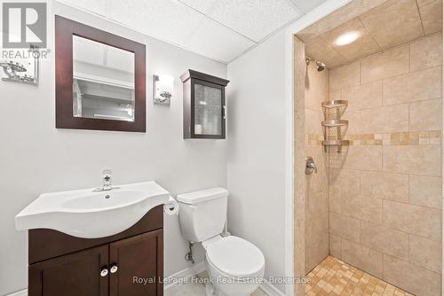 47 South Beech Street, Uxbridge, ON - Indoor Photo Showing Bathroom