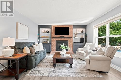 47 South Beech Street, Uxbridge, ON - Indoor Photo Showing Living Room With Fireplace