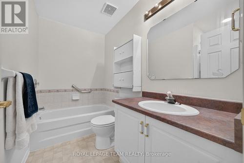 35 Billingham Crescent, Ottawa, ON - Indoor Photo Showing Bathroom