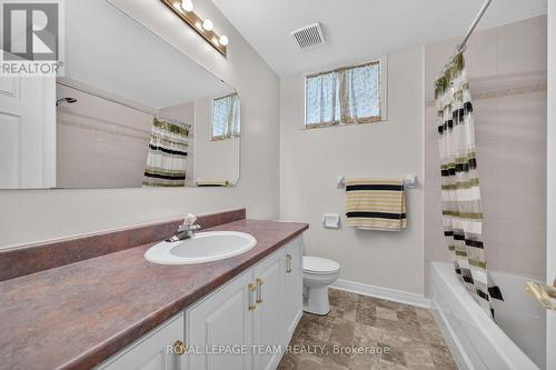 35 Billingham Crescent, Ottawa, ON - Indoor Photo Showing Bathroom