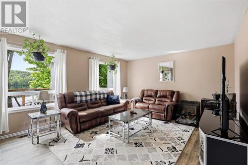63 Heyden Lake Rd, Aweres, ON - Indoor Photo Showing Living Room