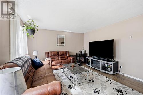 63 Heyden Lake Rd, Aweres, ON - Indoor Photo Showing Living Room
