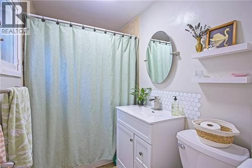 34 Poplar Avenue, Hamilton, ON - Indoor Photo Showing Bathroom