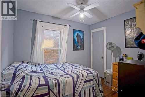 34 Poplar Avenue, Hamilton, ON - Indoor Photo Showing Bedroom