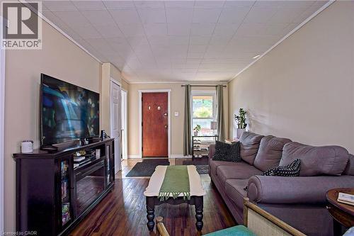 34 Poplar Avenue, Hamilton, ON - Indoor Photo Showing Living Room