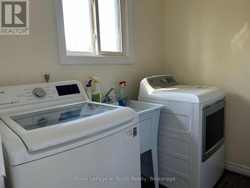 317 Wardell Street, Tay (Port Mcnicoll), ON - Indoor Photo Showing Laundry Room