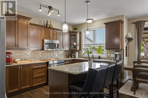 92 Windermere Boulevard, Loyalist (Bath), ON - Indoor Photo Showing Kitchen With Upgraded Kitchen