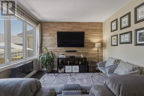 92 Windermere Boulevard, Loyalist (Bath), ON - Indoor Photo Showing Living Room