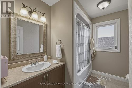 92 Windermere Boulevard, Loyalist (Bath), ON - Indoor Photo Showing Bathroom