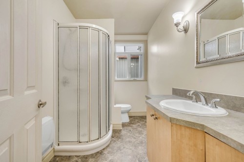 Bathroom - 212 Rue St-Narcisse, Lévis (Desjardins), QC - Indoor Photo Showing Bathroom