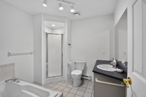 Bathroom - 3-70 Boul. Louise-Campagna, Gatineau (Hull), QC - Indoor Photo Showing Bathroom