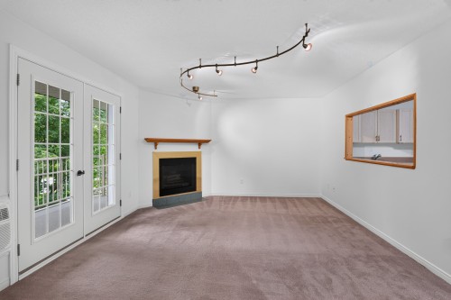 Living Room - 3-70 Boul. Louise-Campagna, Gatineau (Hull), QC - Indoor With Fireplace