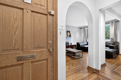 Hall d'entrée/Vestibule - 65 Rue Dufferin, Hampstead, QC - Indoor Photo Showing Other Room