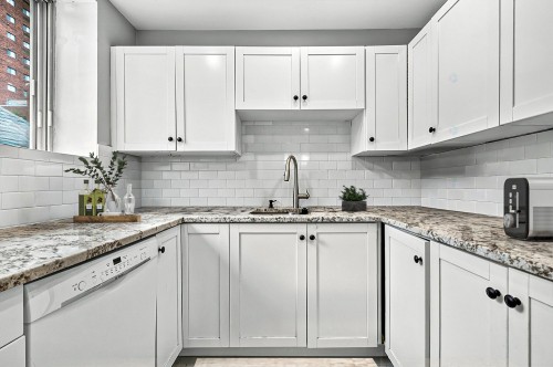 Cuisine - 65 Rue Dufferin, Hampstead, QC - Indoor Photo Showing Kitchen With Upgraded Kitchen