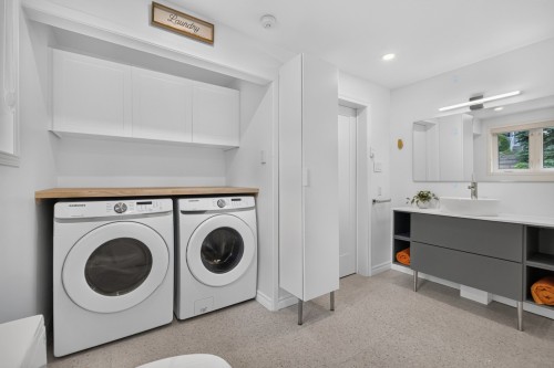 Bathroom - 124 Rue Monseigneur-Vel, Magog, QC - Indoor Photo Showing Laundry Room
