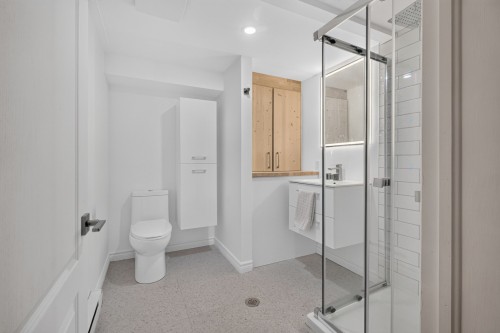 Bathroom - 124 Rue Monseigneur-Vel, Magog, QC - Indoor Photo Showing Bathroom
