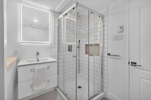 Bathroom - 124 Rue Monseigneur-Vel, Magog, QC - Indoor Photo Showing Bathroom