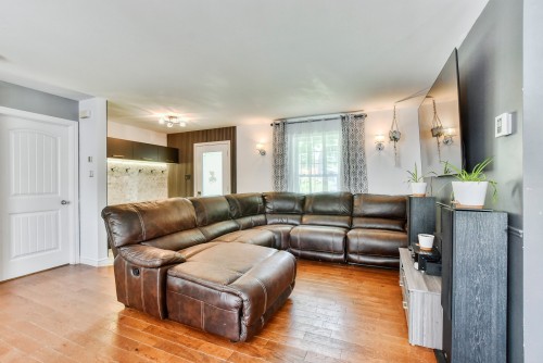 Living Room - 713 Rue Boivin, Sainte-Sophie, QC - Indoor Photo Showing Living Room