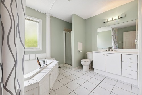 Bathroom - 392 Rue Ernest-Gaboury, Gatineau (Gatineau), QC - Indoor Photo Showing Bathroom