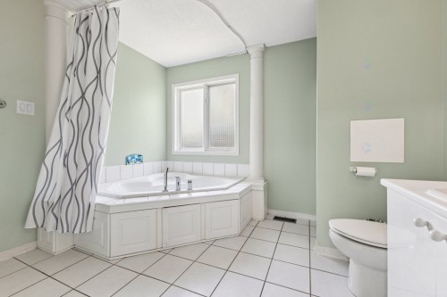 Bathroom - 392 Rue Ernest-Gaboury, Gatineau (Gatineau), QC - Indoor Photo Showing Bathroom