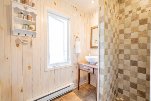 Bathroom - 604 Ch. Des Caps, Les Îles-De-La-Madeleine, QC - Indoor Photo Showing Bathroom