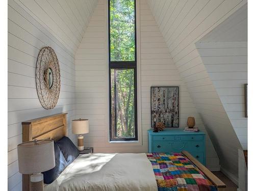 191 Father Moss Road, Sioux Narrows, ON - Indoor Photo Showing Bedroom