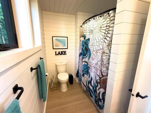 191 Father Moss Road, Sioux Narrows, ON - Indoor Photo Showing Bathroom