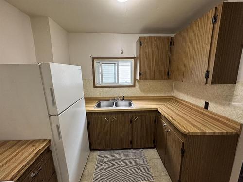 94 Empress Ave. S., Thunder Bay, ON - Indoor Photo Showing Kitchen With Double Sink