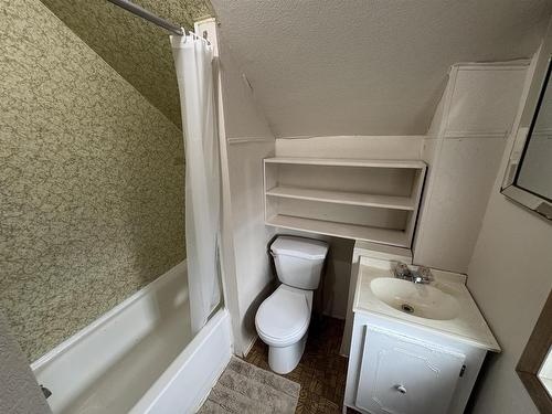 94 Empress Ave. S., Thunder Bay, ON - Indoor Photo Showing Bathroom