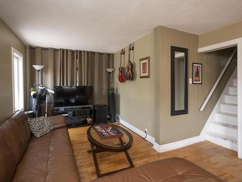 34 Knight Street, Thunder Bay, ON - Indoor Photo Showing Living Room