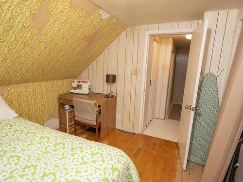 34 Knight Street, Thunder Bay, ON - Indoor Photo Showing Bedroom