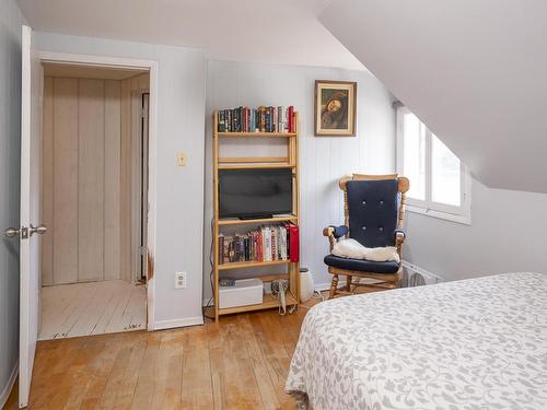 34 Knight Street, Thunder Bay, ON - Indoor Photo Showing Bedroom