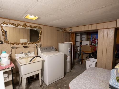 34 Knight Street, Thunder Bay, ON - Indoor Photo Showing Laundry Room