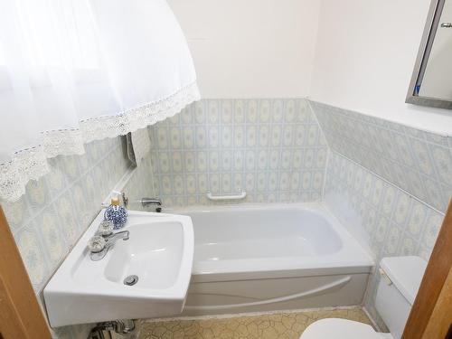 520 Mcpherson Street, Thunder Bay, ON - Indoor Photo Showing Bathroom