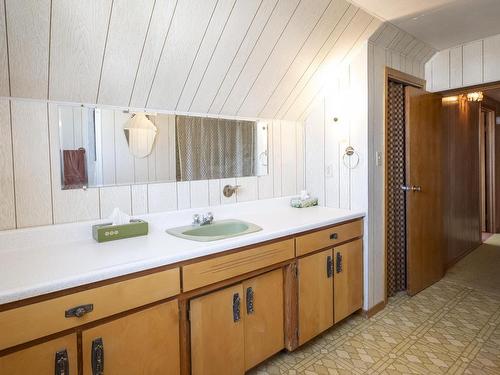 520 Mcpherson Street, Thunder Bay, ON - Indoor Photo Showing Bathroom