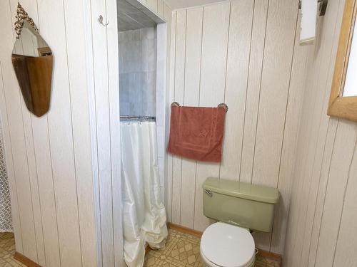 520 Mcpherson Street, Thunder Bay, ON - Indoor Photo Showing Bathroom