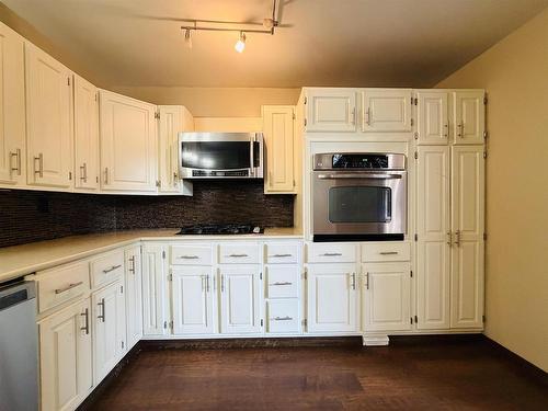 239 Memorial Avenue, Dryden, ON - Indoor Photo Showing Kitchen