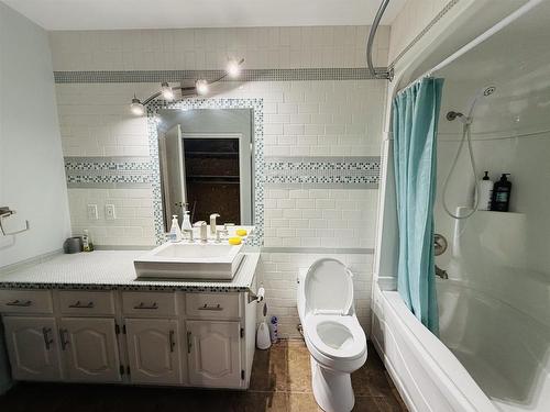 239 Memorial Avenue, Dryden, ON - Indoor Photo Showing Bathroom