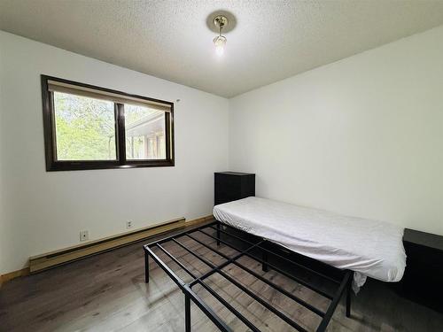 239 Memorial Avenue, Dryden, ON - Indoor Photo Showing Bedroom