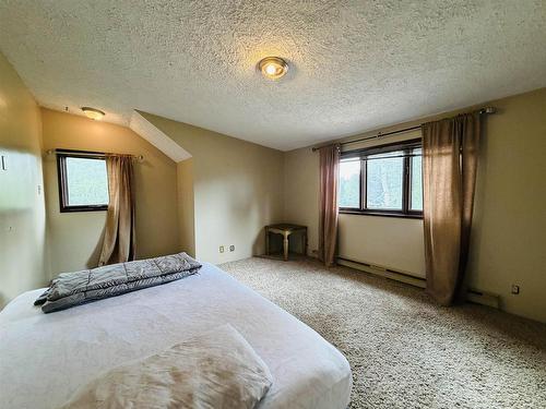 239 Memorial Avenue, Dryden, ON - Indoor Photo Showing Bedroom