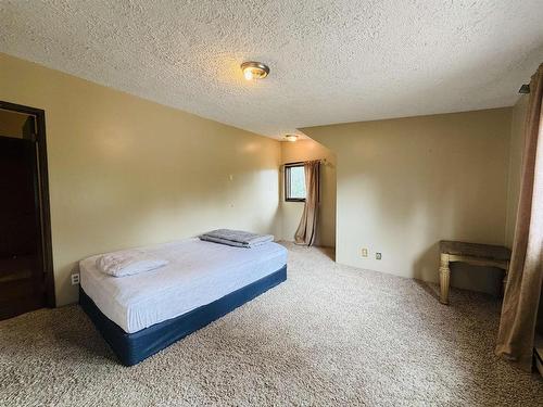 239 Memorial Avenue, Dryden, ON - Indoor Photo Showing Bedroom