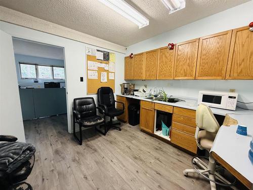 239 Memorial Avenue, Dryden, ON - Indoor